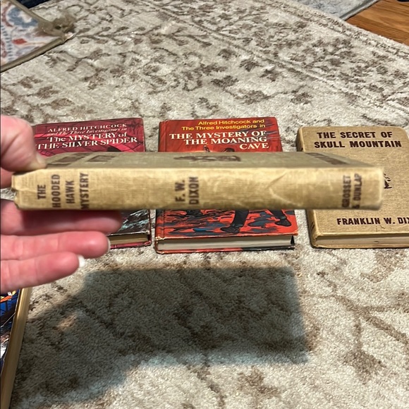 Hardy Boys and Alfred Hitchcock Mystery Book Set - Picture 10 of 17